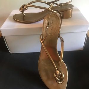 GUCCI Gold Metallic Leather Thong Slingback 1 3/4” Block Heel Size 38/8 Sandal